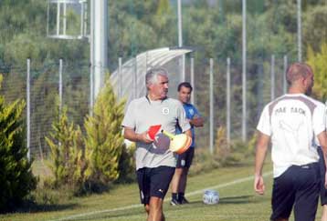 Με επιθετικό και κεντρικό αμυντικό ο ΠΑΟΚ θα είναι πλήρης, εκτιμά ο Παράσχος