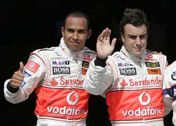 Ο Αλόνσο θα εκκινήσει πρώτος στο GP της Ουγγαρίας μετά το «μπλόκο» στον Χάμιλτον