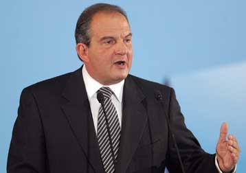 Σχέδιο παροχών της κυβέρνησης από το βήμα της «προεκλογικής» ΔΕΘ