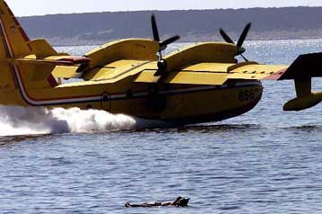 Οι φλόγες απειλούν κατοικημένες περιοχές του Ντουμπρόβνικ