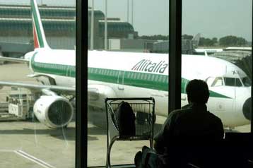 Χάος με τις αποσκευές στο αεροδρόμιο Φιουμιτσίνο της Ρώμης