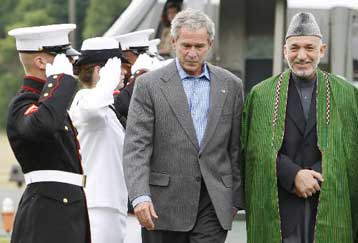 Συνομιλίες Μπους – Καρζάι στις ΗΠΑ για τη διαρκή απειλή των Ταλιμπάν