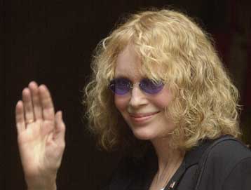 Την ελευθερία της θυσιάζει η Μία Φάροου για την απελευθέρωση Σουδανού αντάρτη