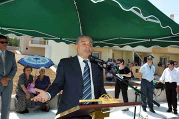 Παροχές σε ανέργους και πυροπαθείς ανακοίνωσε το υπουργείο Απασχόλησης