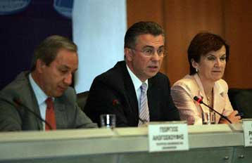 Ψηφιακούς αποκωδικοποιητές σε άτομα με ειδικές ανάγκες δίνει η κυβέρνηση