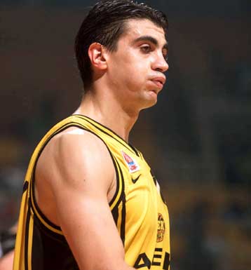 Ο Δρόσος επιβεβαίωσε την έντονη προσπάθεια της ΑΕΚ για την απόκτηση του Κουτλουάι