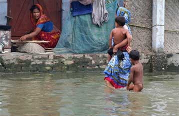 Κίνδυνος ασθενειών για εκατομμύρια πλημμυροπαθείς στην Ασία