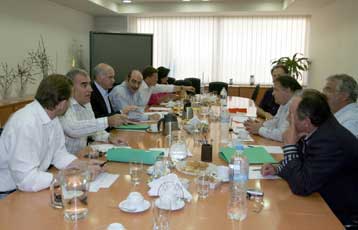 Η παροχολογία μαρτυρά πανικό, λέει ο Γ.Παπανδρέου