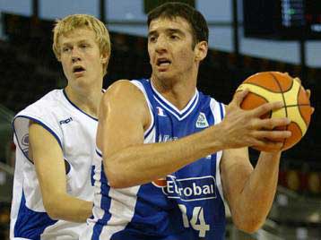 Το χρυσό με την Εφήβων και τη φανέλα της Ανδρών ονειρεύεται ο Κώστας Κουφός