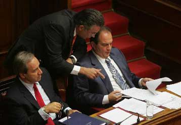 Η ψήφιση των νομοσχεδίων που εκκρεμούν στο Θερινό Τμήμα της Βουλής κρίνει τις εκλογές