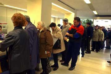 Προσωπικά δεδομένα πελατών τράπεζας βρέθηκαν πάλι στα σκουπίδια