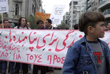 Αδεια διαμονής και σε μετανάστες που υπέβαλαν αιτήσεις μέχρι 23 Φεβρουαρίου