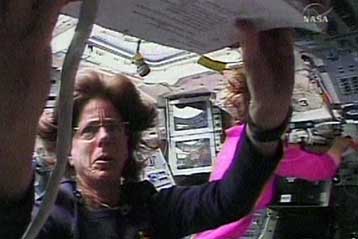 Αποκόλληση μονωτικού αφρού από το Endeavour κατά την απογείωσή του