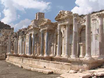 Τεράστιο άγαλμα του αυτοκράτορα Αδριανού ανακάλυψαν αρχαιολόγοι στην Τουρκία