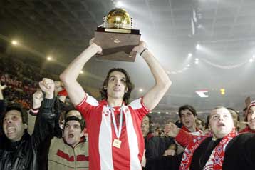 Παρελθόν μετά από 12 χρόνια στα «ερυθρόλευκα» ο Αντώνης Τσακιρόπουλος