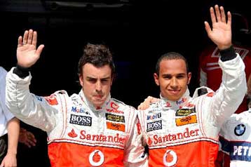 Δεν είμαι σε πόλεμο με τον Αλόνσο, υποστηρίζει ο Λιούς Χάμιλτον