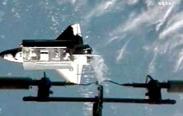 Κομμάτι πάγου χτύπησε τη θερμική επιφάνεια του Endeavour μετά την εκτόξευση