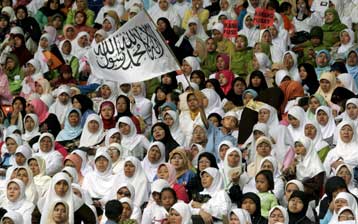 Την ίδρυση Ισλαμικού Χαλιφάτου ζήτησαν 80.000 μουσουλμάνοι στην Ινδονησία