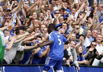 «Κόλλησε» στην πρεμιέρα η Μάντσεστερ, νίκες με άγχος για Τσέλσι και Αρσεναλ