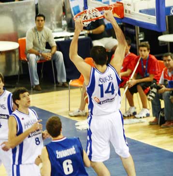 Ιδανικοί αυτόχειρες οι Έφηβοι, ήττα 92-89 από τη Σερβία στον τελικό του Ευρωπαϊκού