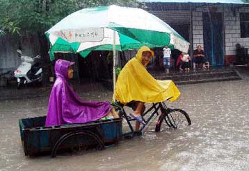 Πάνω από 3.600 κατοικίες κατέρρευσαν στη νότια Κίνα εξαιτίας των πλημμυρών