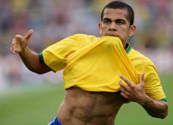 Στο παιχνίδι της απόκτησης του Ντάνιελ Αλβες μπαίνει και η Ρεάλ