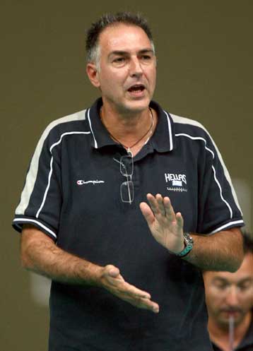 Νικηφόρο το πρώτο φιλικό της εθνικής βόλεϊ, έλλειψη συγκέντρωσης καταλογίζει ο Λεώνης