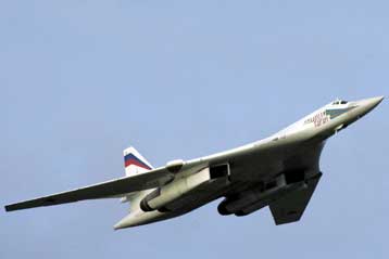 Η Μόσχα επαναφέρει τις πτήσεις των στρατηγικών βομβαρδιστικών