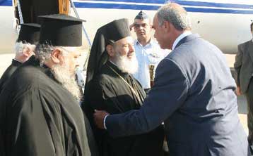 Με τις ευχές όλων αναχώρησε ο Αρχιεπίσκοπος για το ταξίδι ζωής στο Μαΐάμι