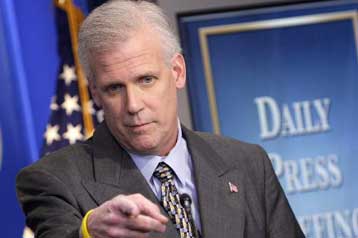 «Εγκαταλείπει» πρόωρα τον Μπους ο εκπρόσωπος του Λευκού Οίκου Τόνι Σνόου