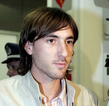 Hρθε ο Αρτσούμπι στην Αθήνα με όρεξη «για τίτλους» ο Ολυμπιακός