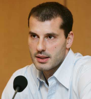 Στην Κάχα Σαν Φερνάντο ο Κακιούζης για «ένα βήμα παραπάνω»