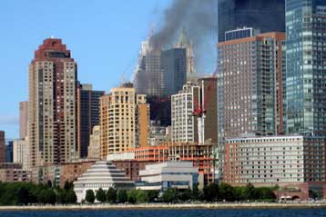 Οδυνηρές μνήμες ξύπνησε στη Νέα Υόρκη φωτιά σε εγκαταλελειμμένο ουρανοξύστη