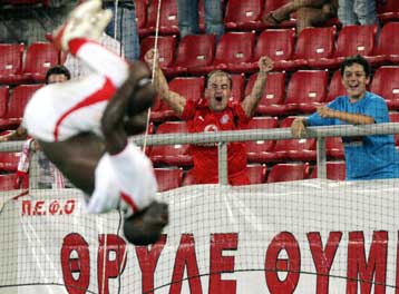 Με τανγκό και τούμπες, ο Ολυμπιακός «σάρωσε» τη Λεβάντε στο τελευταίο τεστ του