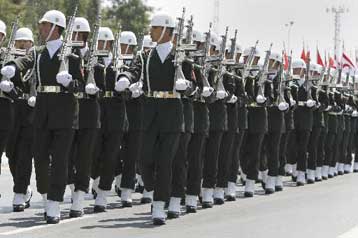 Για μεταφορά αμερικανικών όπλων στην Κύπρο κατηγορεί την Ελλάδα η Αγκυρα