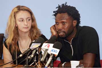 Στην εκδοχή της δολοφονίας του Νιγηριανού επιμένουν οι αντιρατσιστικές οργανώσεις