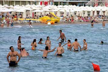 Τρίτο κύμα καύσωνα αναμένουν οι μετεωρολόγοι από Τετάρτη έως Παρασκευή