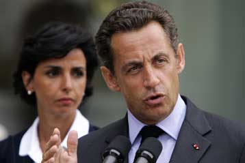 Αυστηρότερα μέτρα για την αντιμετώπιση των παιδοφίλων προωθεί ο Ν.Σαρκοζί