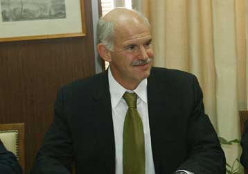 Δεσμεύσεις Παπανδρέου για το Ασφαλιστικό και επίθεση στην κυβέρνηση