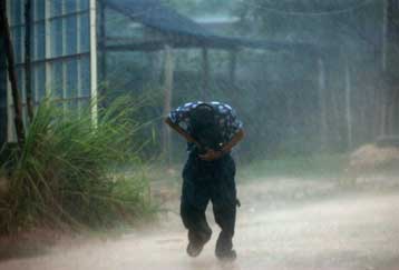 Εξασθένησε ο κυκλώνας Ντιν περνώντας από το Μεξικό