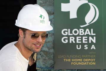 Με αργούς ρυθμούς γίνεται η ανοικοδόμηση της Νέας Ορλεάνης, λέει ο Μπραντ Πιτ