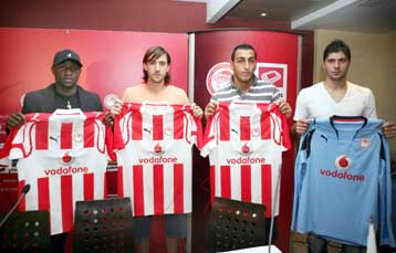 Παρουσιάστηκαν επίσημα οι Αρτσούμπι, Λούα Λούα, Σηφάκης και Μήτρογλου από τον Ολυμπιακό