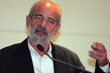 Αισιόδοξος για την επίτευξη των εκλογικών στόχων του ΣΥΝ δήλωσε ο Αλ.Αλαβάνος