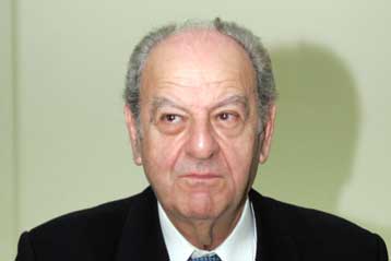 Σε υψηλούς τόνους συνεχίζεται η πολιτική αντιπαράθεση για τα ομόλογα