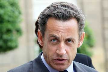 Τελειώνει ο μήνας του μέλιτος για τον Σαρκοζί, παρά την υψηλή δημοτικότητα