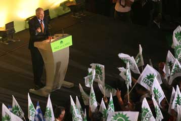 Τον πρωθυπουργό έδειξε ο Γ.Παπανδρέου ως υπεύθυνο για την κατάσταση στα Ταμεία