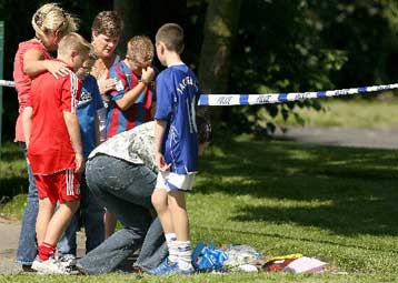 Ανήλικος καταζητείται για τη δολοφονία-σοκ του μικρού Ρις στο Λίβερπουλ