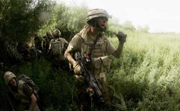 Τρεις Βρετανοί στρατιώτες σκοτώθηκαν από αμερικανική βόμβα στο Αφγανιστάν