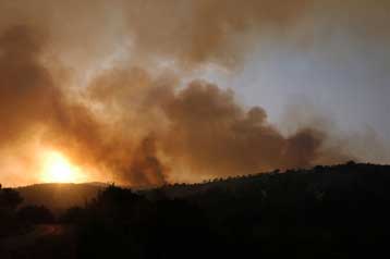 Κριτική από τα κόμματα της αντιπολίτευσης για τα μέτρα ενίσχυσης των πυροπαθών