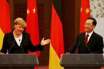 Επίσκεψη Μέρκελ στην Κίνα με έμφαση σε οικονομική συνεργασία και κλιματική αλλαγή